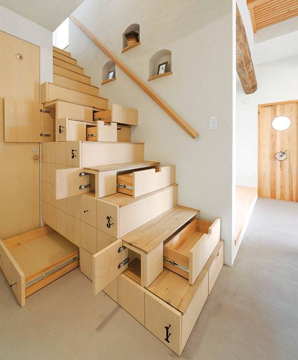 Natural Oak Shaded Staircase With Shelves On Steps by Mohit Kumar Indoor-spaces Modern | Interior Design Photos & Ideas