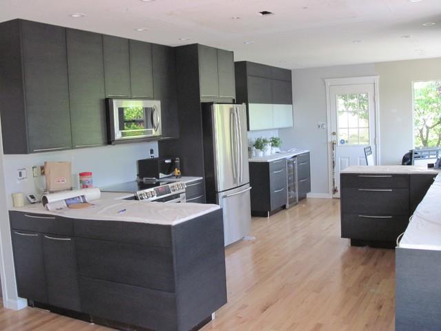 Modular Kitchen With Black Cabinets by Mohit Kumar Modular-kitchen Modern | Interior Design Photos & Ideas