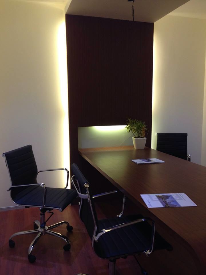 Modern Cellular Office With Black Chair by Mohit Kumar Modern | Interior Design Photos & Ideas
