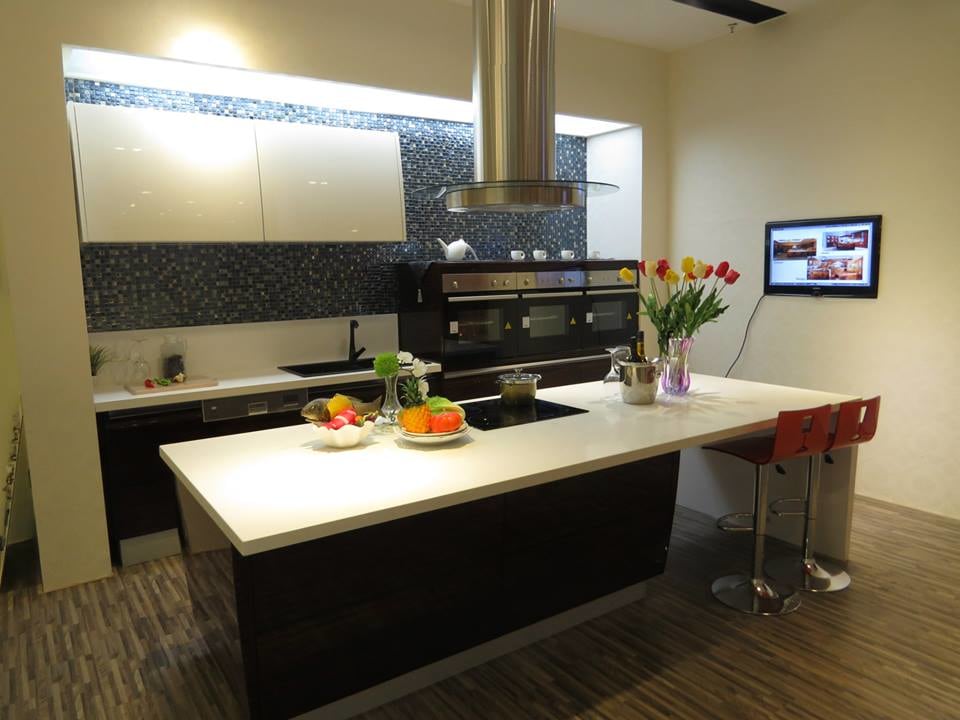 Modular Kitchen with Parallel Counters and Wooden Flooring by Mohit Kumar Modular-kitchen Modern | Interior Design Photos & Ideas