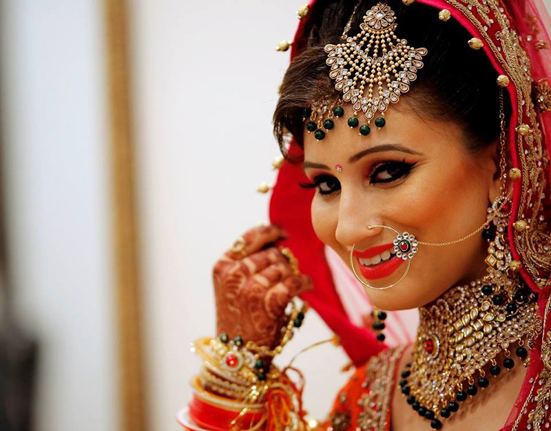 Bride smiling while seeing in the camera by Vijay Kapoor Wedding-photography | Weddings Photos & Ideas