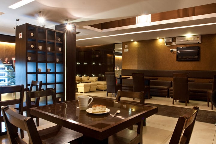 Modern Cafe Decor by Dinsignia Architects And Interiors Modern | Interior Design Photos & Ideas