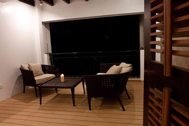 Comfortable Veranda Decor by Dinsignia Architects And Interiors Open-spaces Modern | Interior Design Photos & Ideas