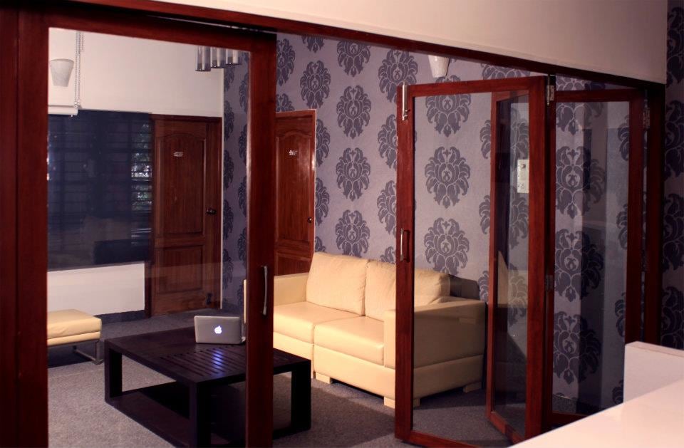 Plush Office Room by Dinsignia Architects And Interiors Modern | Interior Design Photos & Ideas