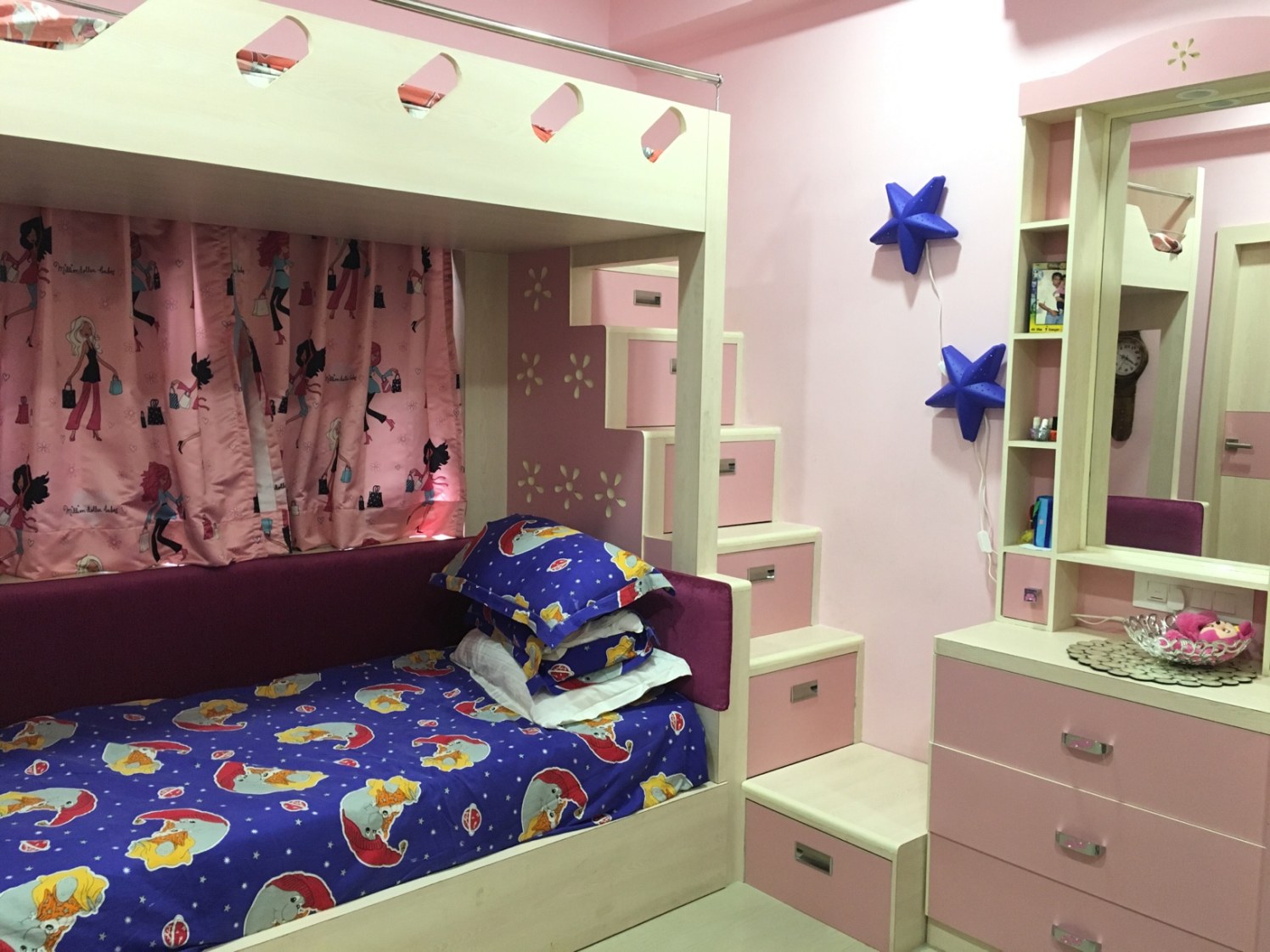 Pink Pink Everywhere by Rishi Mukherjee Bedroom Modern | Interior Design Photos & Ideas