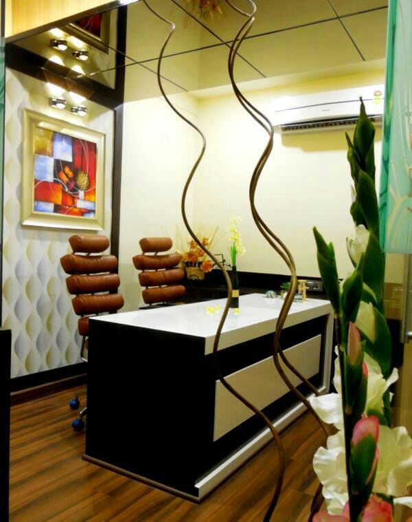 Office Cabin With Trendy Task Chair and Wooden Flooring by Rupali Khoje Modern | Interior Design Photos & Ideas