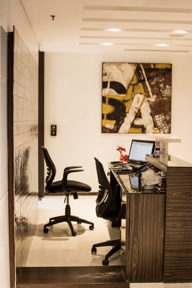 Modern office reception by VARUN KUMAR Modern | Interior Design Photos & Ideas