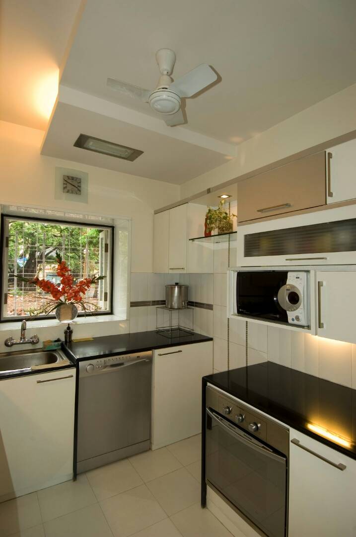 Kitchen With Modern Appliances by Nikeeta Mehta Modular-kitchen Modern | Interior Design Photos & Ideas