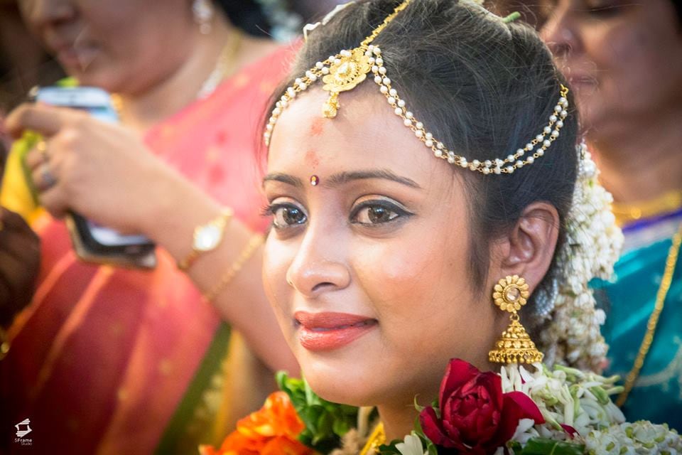 Bride Goes Emotional by 5Frame Studio Wedding-photography Bridal-jewellery-and-accessories | Weddings Photos & Ideas