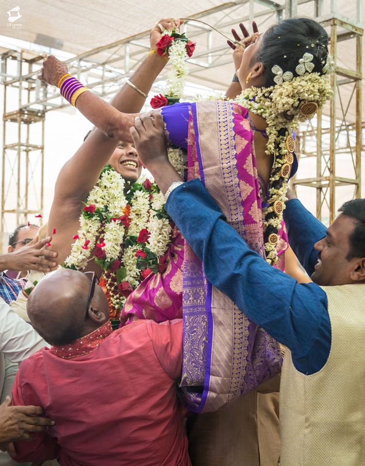 Varmaala Shot by 5Frame Studio Wedding-photography | Weddings Photos & Ideas