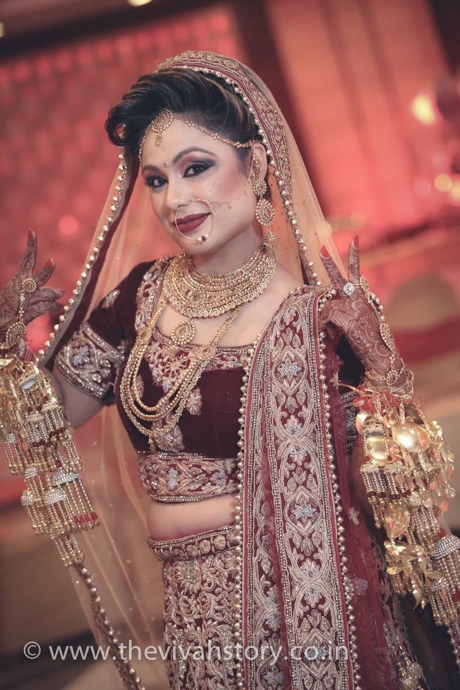 Bride Adorning Simple Bridal Jewellery by Mohit Wedding-photography Bridal-jewellery-and-accessories Bridal-makeup | Weddings Photos & Ideas