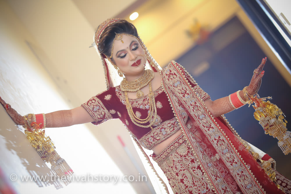 Gorgeous Gold Bridal Jewellery by Mohit Wedding-photography Bridal-jewellery-and-accessories Bridal-makeup | Weddings Photos & Ideas