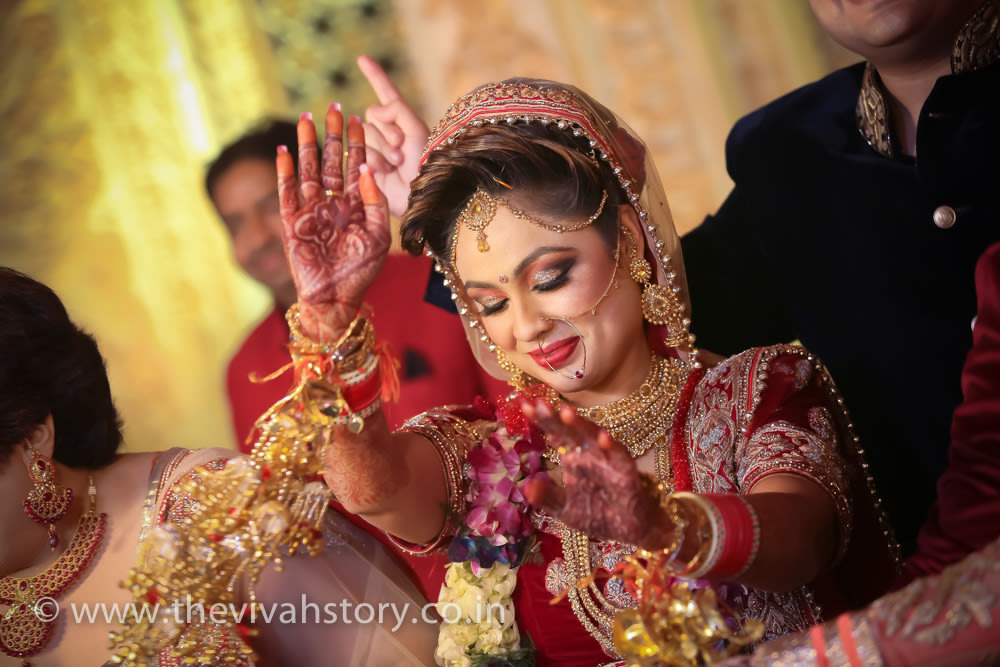 Bride Wearing Bold Makeup On Wedding Day by Mohit Wedding-photography Bridal-jewellery-and-accessories Bridal-makeup | Weddings Photos & Ideas