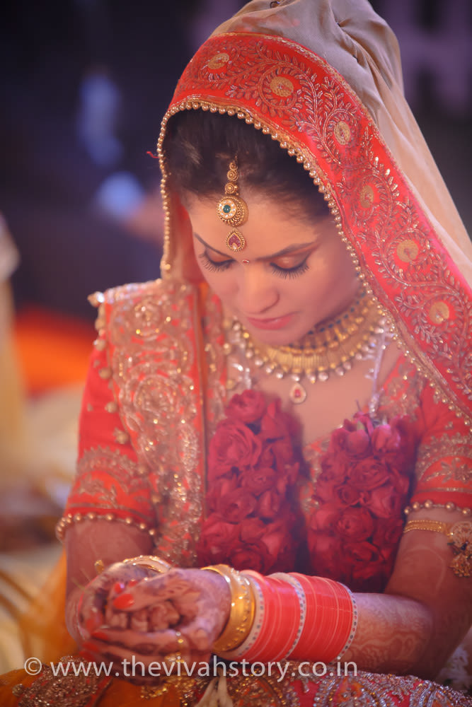 Simple Gold Mangtikka For The Bride by Mohit Wedding-photography Bridal-jewellery-and-accessories | Weddings Photos & Ideas