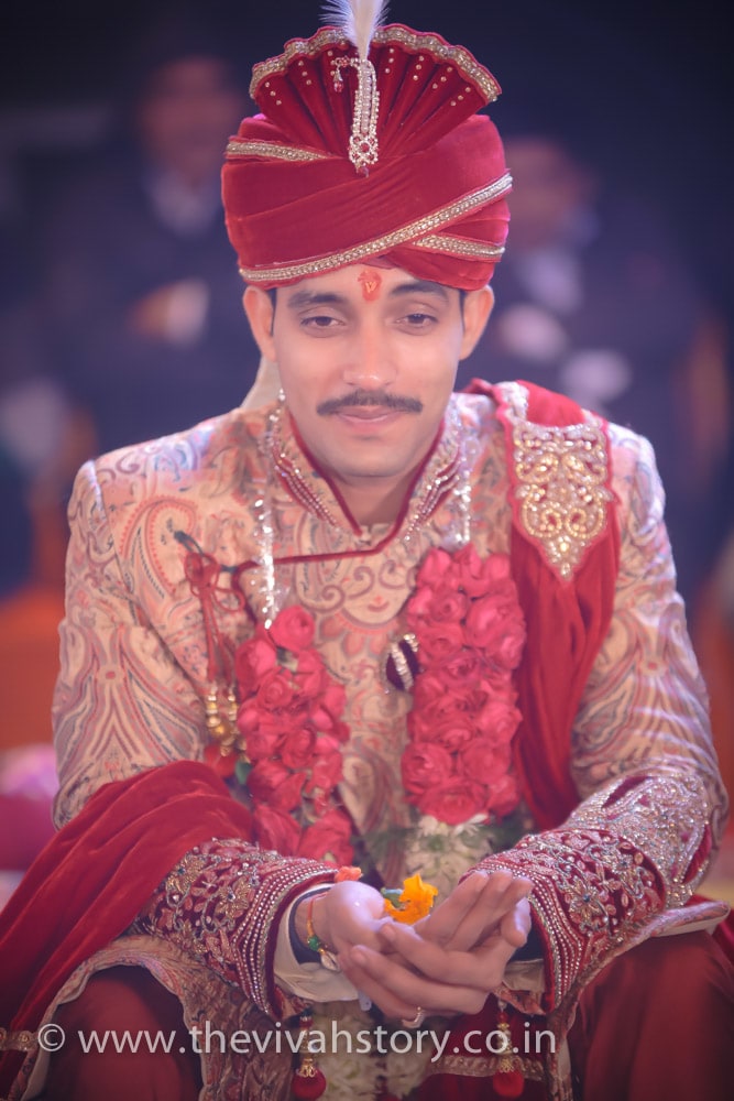Red Shaded Groom Turban With Crystal Kilangi Broocjh by Mohit Wedding-photography Groom-wear-and-accessories | Weddings Photos & Ideas