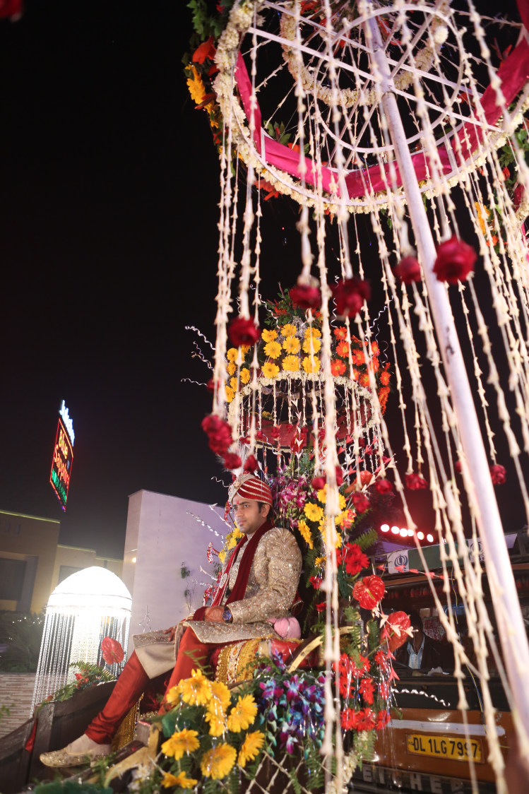 Breathtakingly Beautiful Entry of the Groom on His Wedding Day by Amit Kumar Wedding-photography | Weddings Photos & Ideas