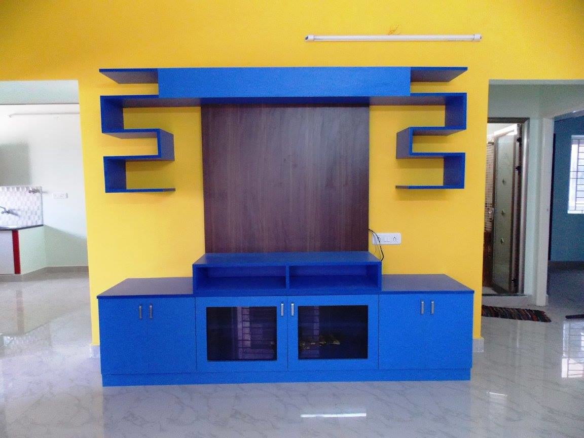 Modern display unit with yellow wall by Ganesh Indoor-spaces Modern | Interior Design Photos & Ideas