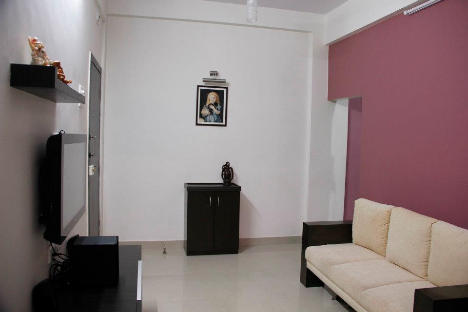 Minimalist Living Room by Nilesh V. Gosavi Living-room Minimalistic | Interior Design Photos & Ideas