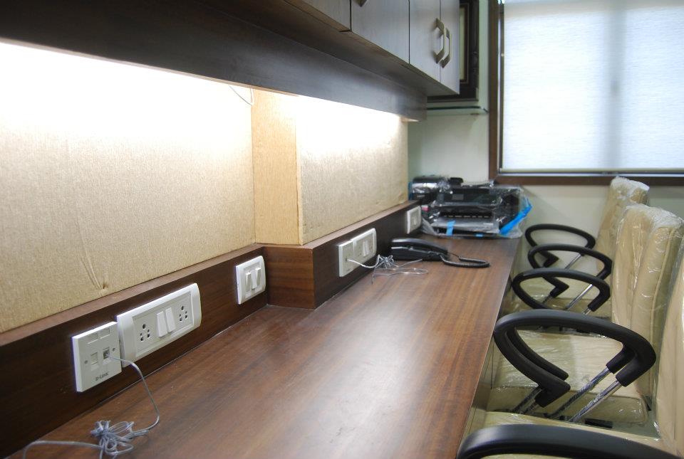 Wooden Office Table by Nilesh V. Gosavi Minimalistic | Interior Design Photos & Ideas