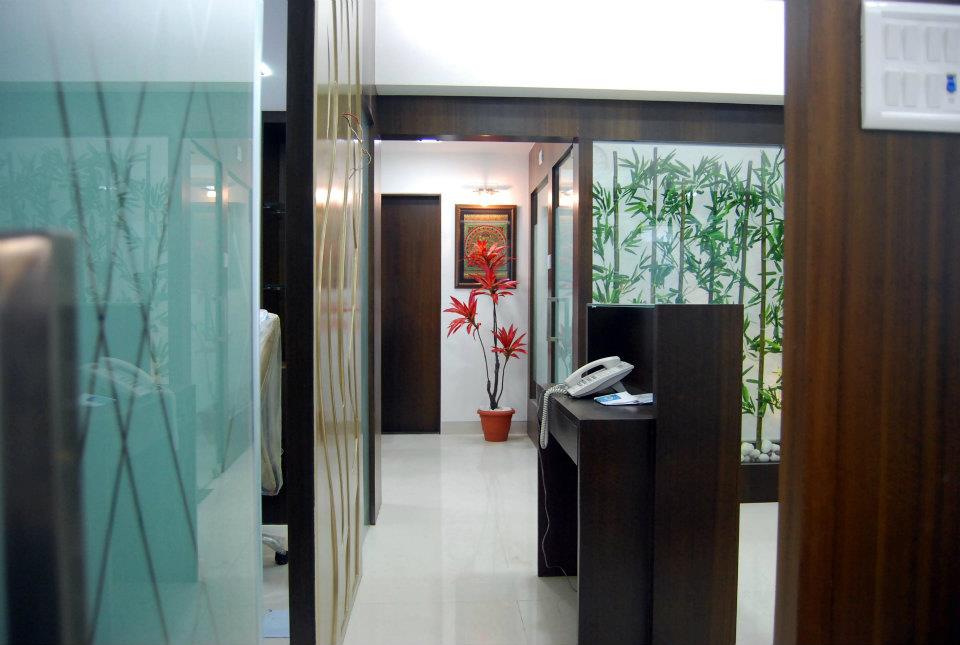 Minimalist Office Reception by Nilesh V. Gosavi Minimalistic | Interior Design Photos & Ideas