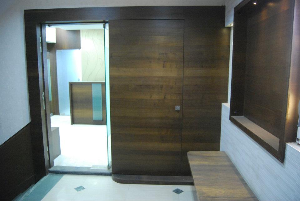 Traditional Office Waiting Space by Nilesh V. Gosavi Traditional | Interior Design Photos & Ideas