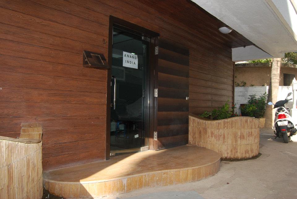 Wooden Finish Guest House Entrance by Nilesh V. Gosavi Open-spaces Traditional | Interior Design Photos & Ideas