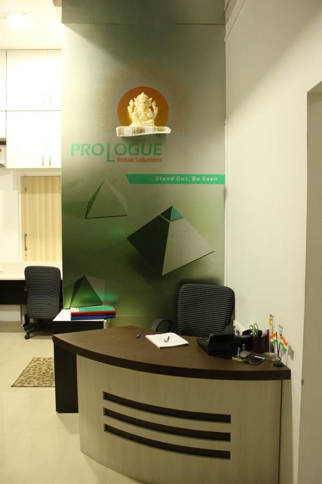 Modern office Reception Desk by Nilesh V. Gosavi Modern | Interior Design Photos & Ideas