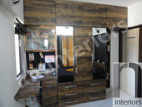 Wooden Finish Wardrobe by Nilesh V. Gosavi Bedroom Minimalistic | Interior Design Photos & Ideas