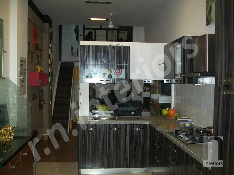 Modern L shaped Modular Kitchen by Nilesh V. Gosavi Modular-kitchen Modern | Interior Design Photos & Ideas