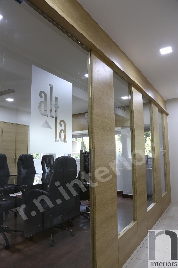 Modern Office Conference Room by Nilesh V. Gosavi Modern | Interior Design Photos & Ideas