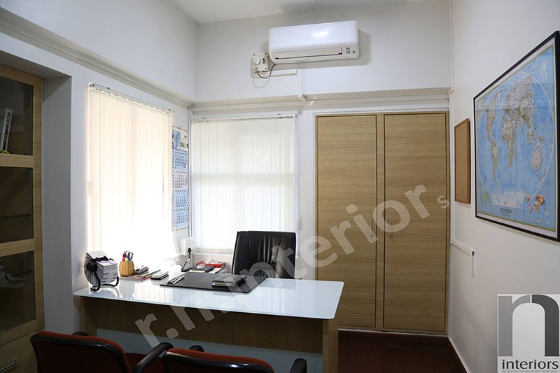 Modern Office Cabin by Nilesh V. Gosavi Modern | Interior Design Photos & Ideas