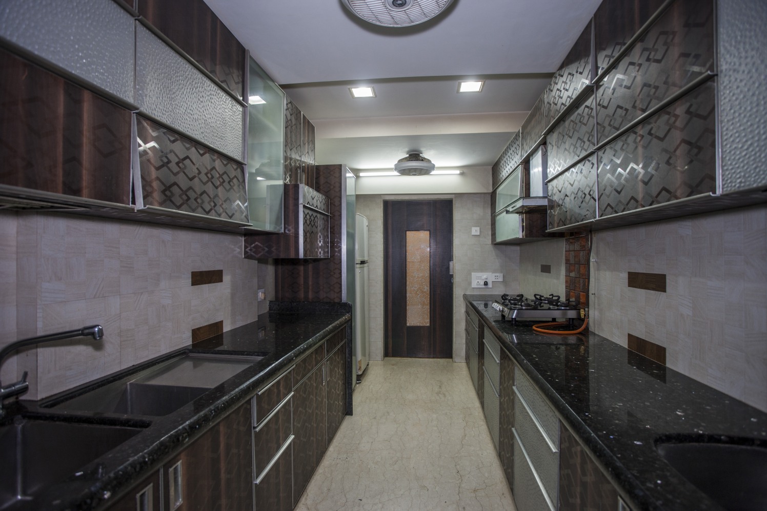 Modern Modular Kitchen by Plus One Interiors Modular-kitchen Modern | Interior Design Photos & Ideas
