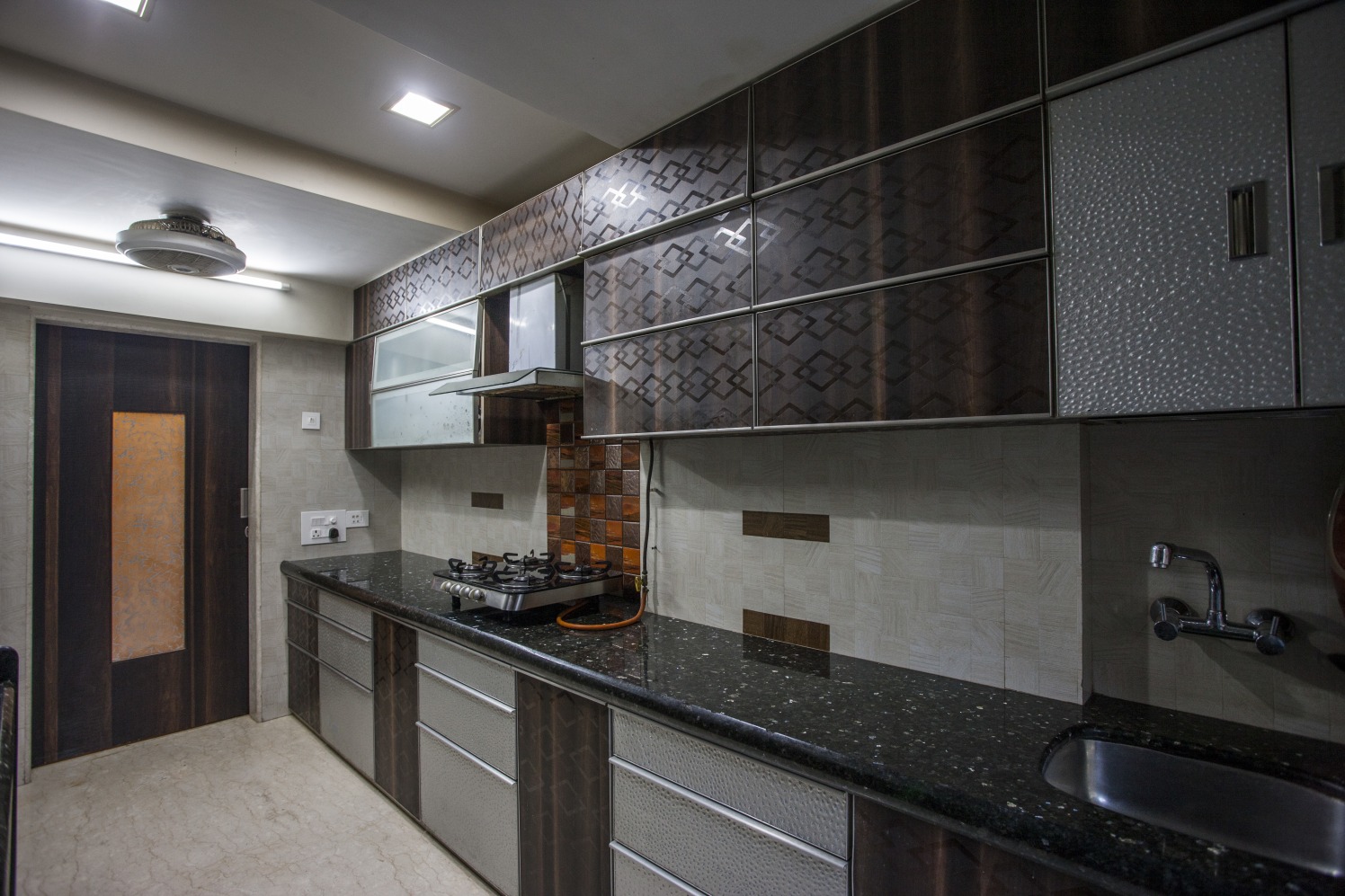 Modern Kitchen by Plus One Interiors Modular-kitchen Modern | Interior Design Photos & Ideas