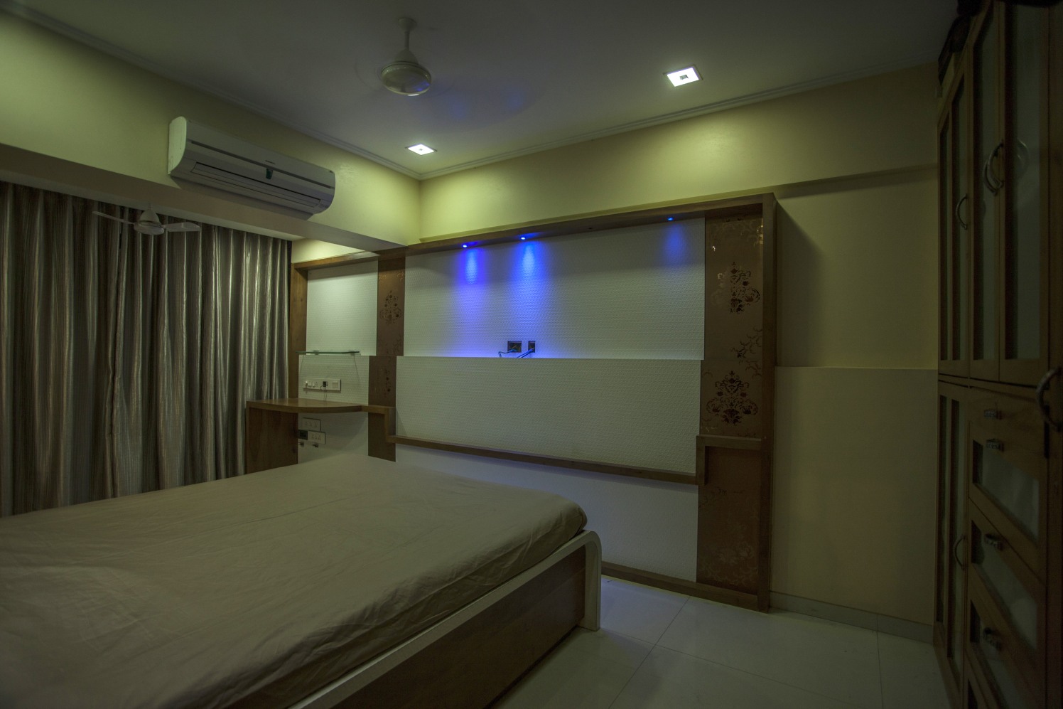 Modern Bedroom by Plus One Interiors Bedroom Modern | Interior Design Photos & Ideas