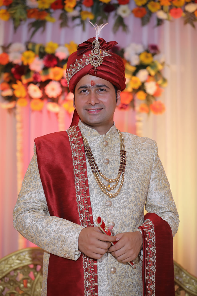 Groom Wearing Red Silk Turban With Gold Kilangi Brooch by Virendra Kumar Wedding-photography Groom-wear-and-accessories | Weddings Photos & Ideas