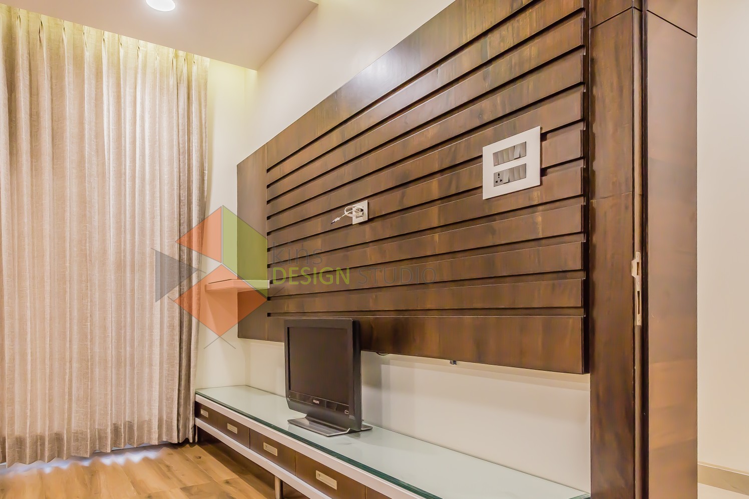Wooden Background by Kinnera Naresh Bedroom Modern | Interior Design Photos & Ideas