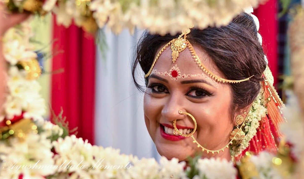 Bengali Bride by Ayushmanbhaba Moments Wedding-photography Bridal-jewellery-and-accessories Bridal-makeup | Weddings Photos & Ideas