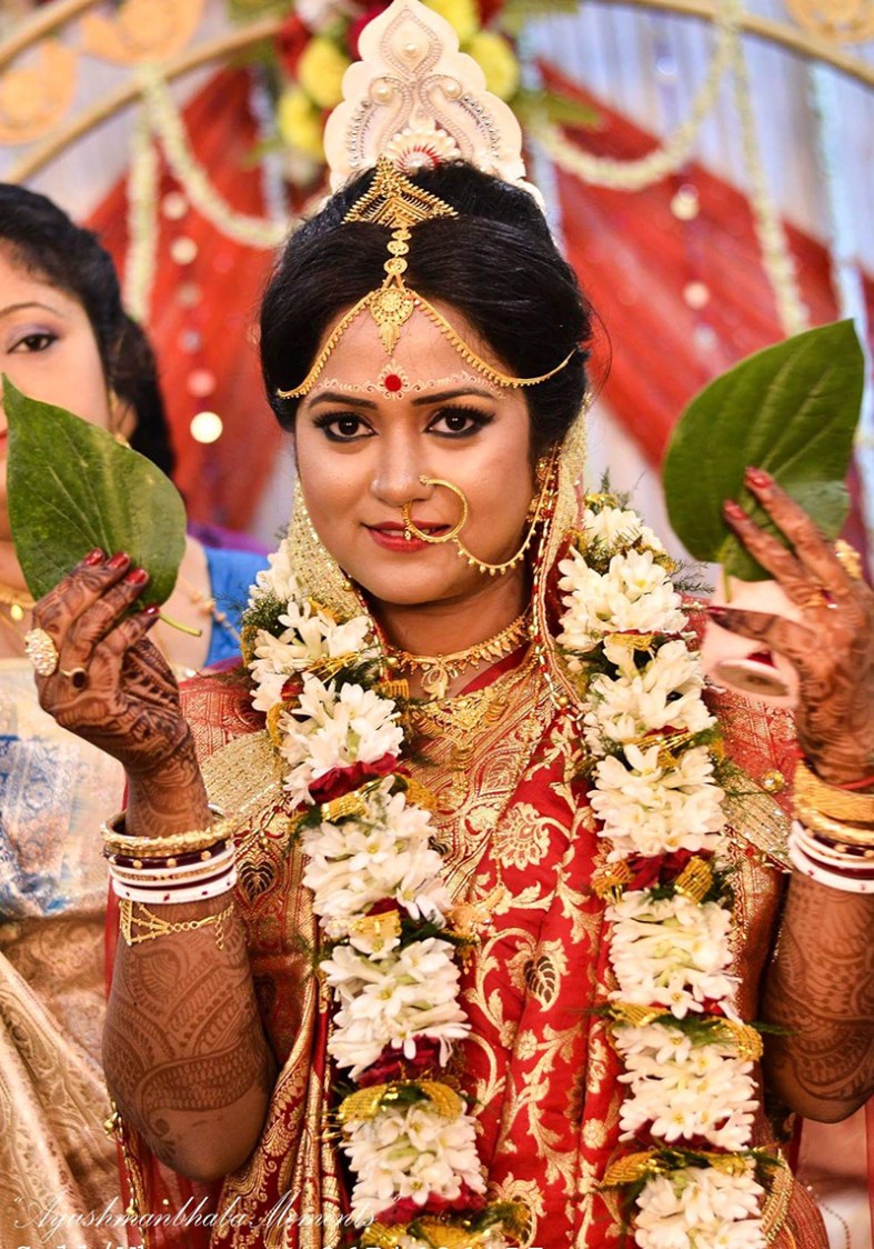 Bengali Bride Gaze by Ayushmanbhaba Moments Wedding-photography | Weddings Photos & Ideas
