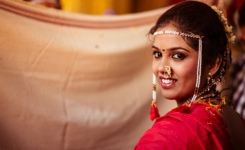 Stunning Marathi Bride by Samography Wedding-photography Bridal-jewellery-and-accessories Bridal-makeup | Weddings Photos & Ideas