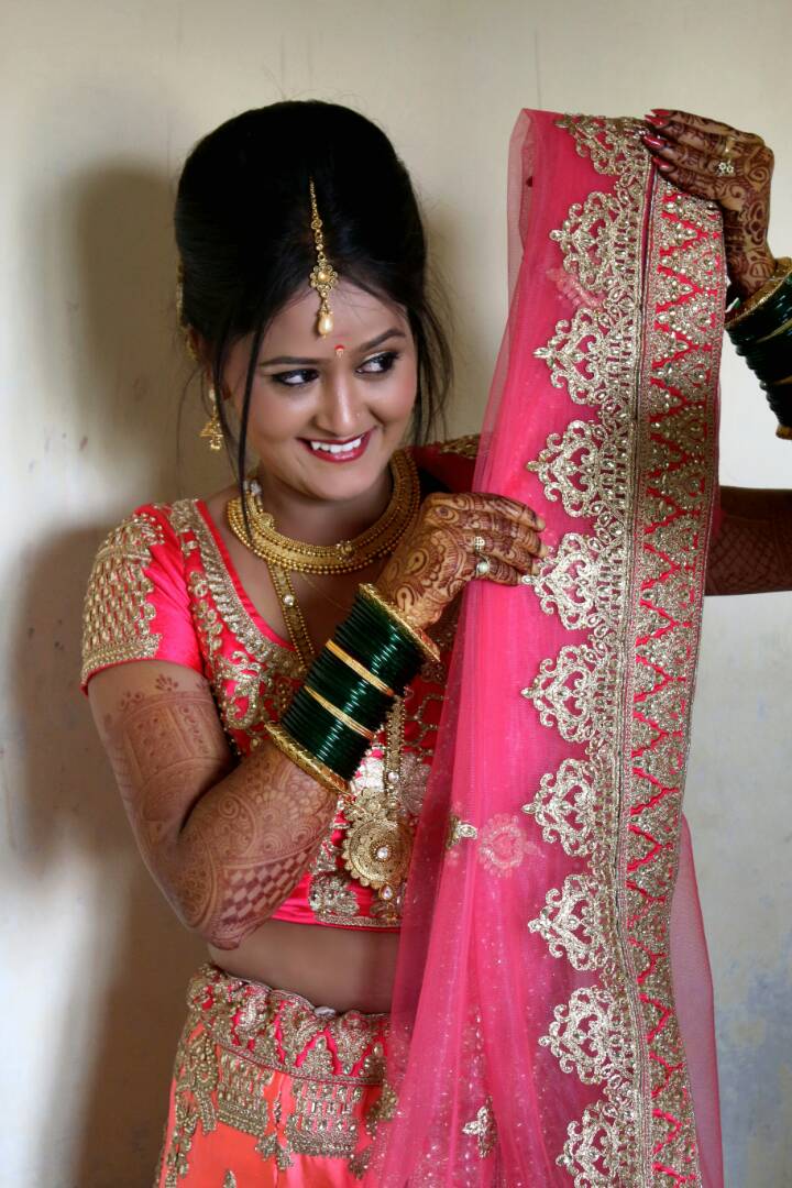 Bride Getting Ready by Shubham Yelgunde Photography Wedding-photography Bridal-jewellery-and-accessories | Weddings Photos & Ideas