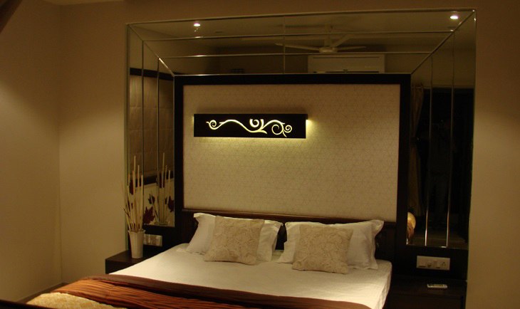 The Masterbedroom by Deepti Srivastava Bedroom Traditional | Interior Design Photos & Ideas