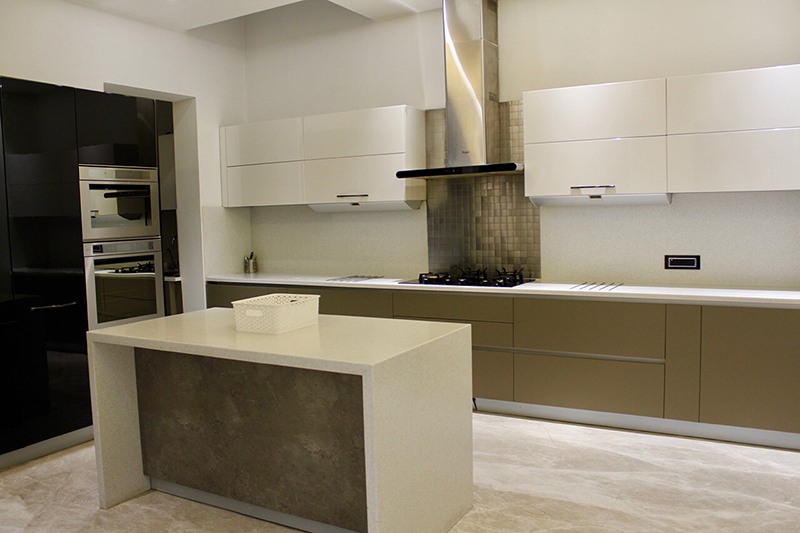 Modern Kitchen by Anil Verma Modern | Interior Design Photos & Ideas