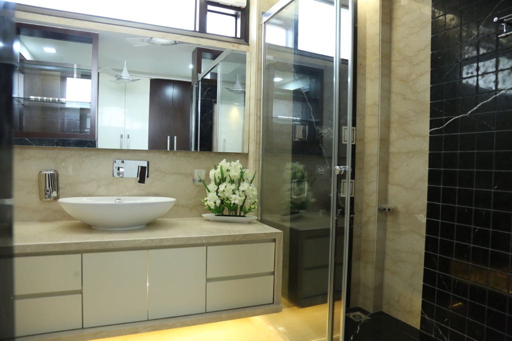 Luxurious lavatory by Luxe Diseno