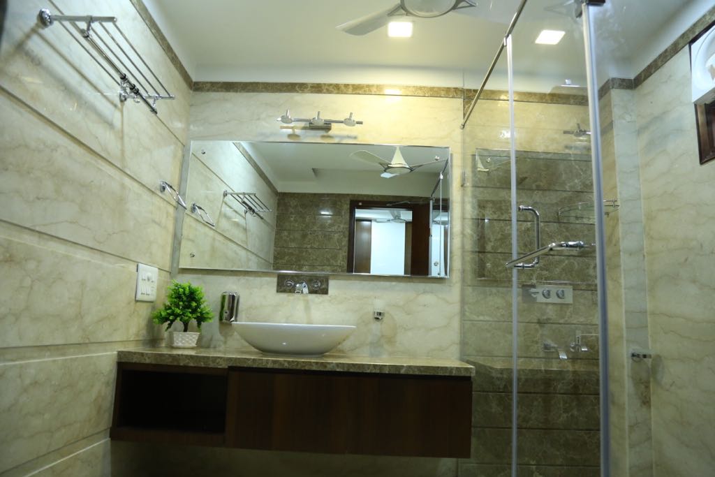 Luxurious lavatory by Luxe Diseno
