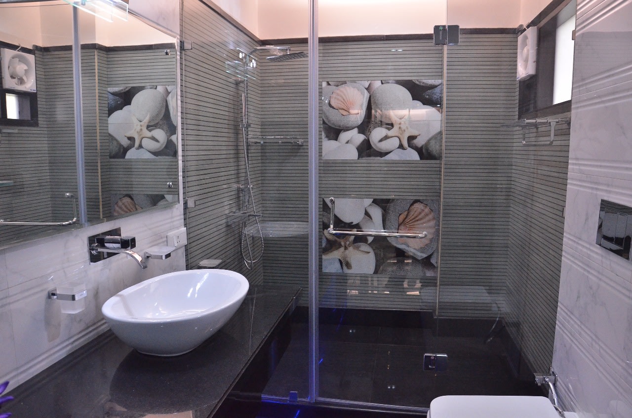 Luxurious lavatory by Luxe Diseno