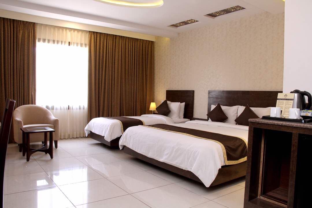 All things Brown and White by Saravana R. Contemporary | Interior Design Photos & Ideas