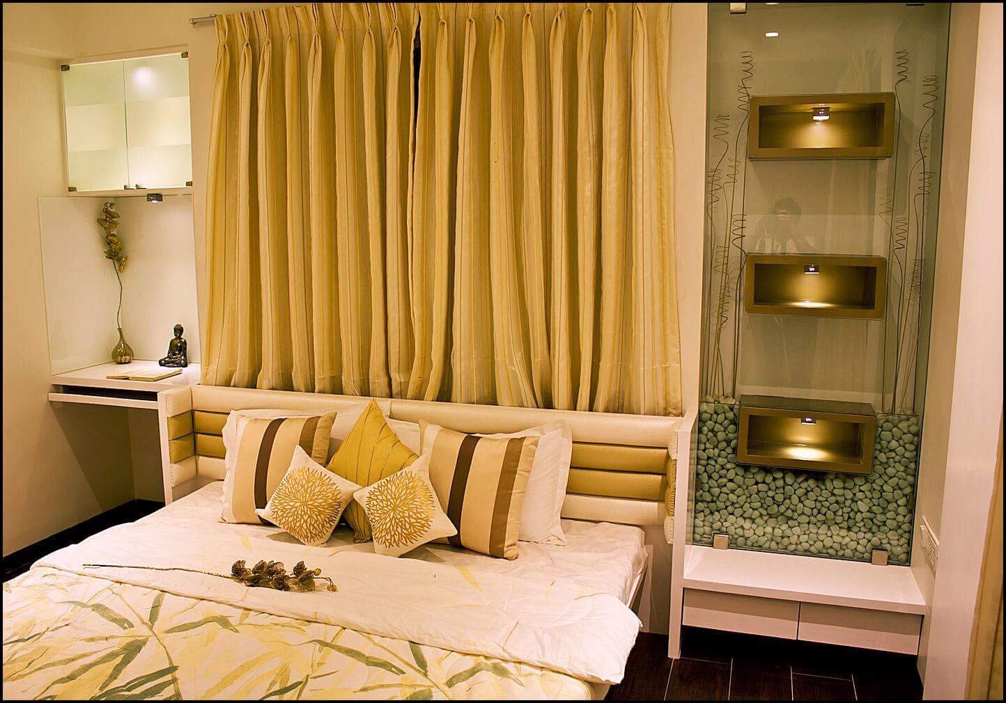 Contemporary bedroom with wooden flooring by Rashmi Haswani Bedroom Contemporary | Interior Design Photos & Ideas