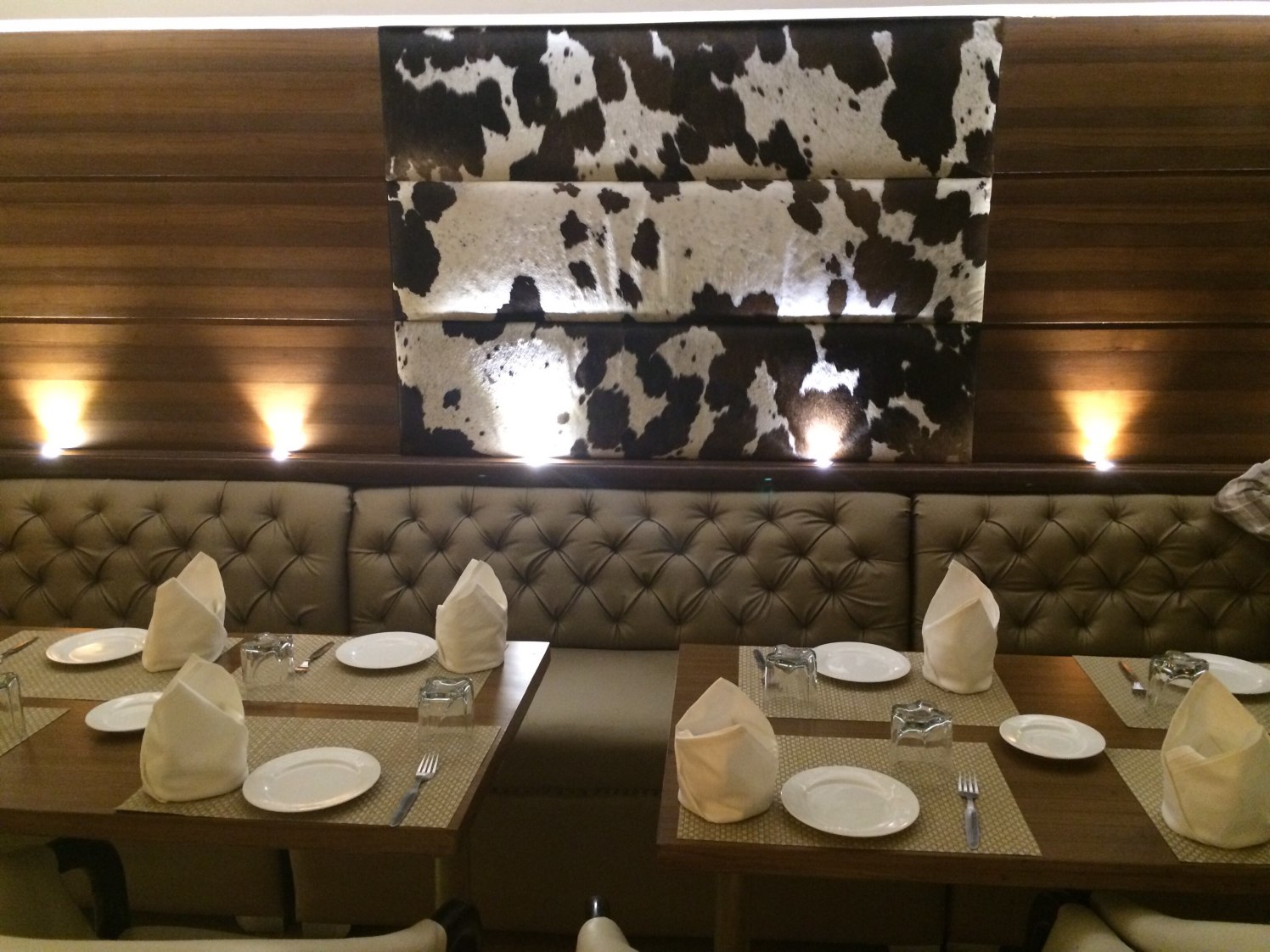 Brilliant Wallpaper by Devesh Gajwani Modern | Interior Design Photos & Ideas