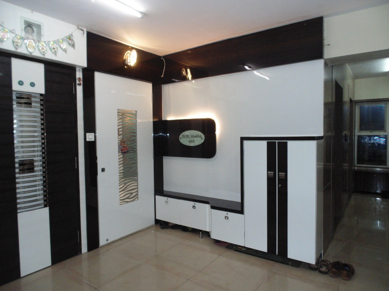 The Entrace by Aparna Mayekar Varadkar Modern | Interior Design Photos & Ideas