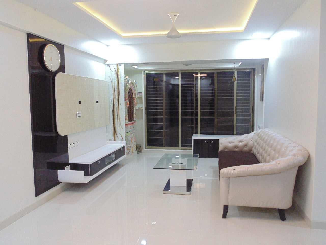 White Wall by Aparna Mayekar Varadkar Modern | Interior Design Photos & Ideas